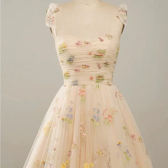 Zapaka | Dresses | Sweetheart Champagne Short Homecoming Dress With  Embroidery Brand New | Poshmark